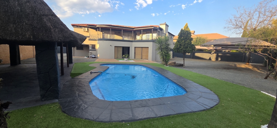 5 Bedroom Property for Sale in Roylglen Gardens Northern Cape